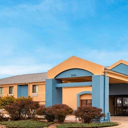 Oyo Hotel Lincoln Airport Ne, Hwy 80 Екстер'єр фото
