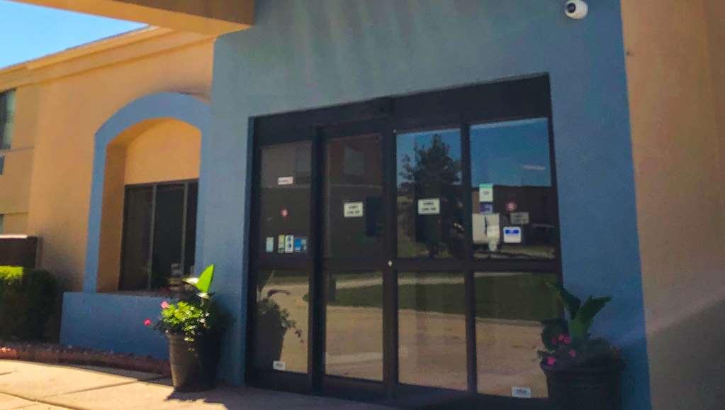 Oyo Hotel Lincoln Airport Ne, Hwy 80 Екстер'єр фото