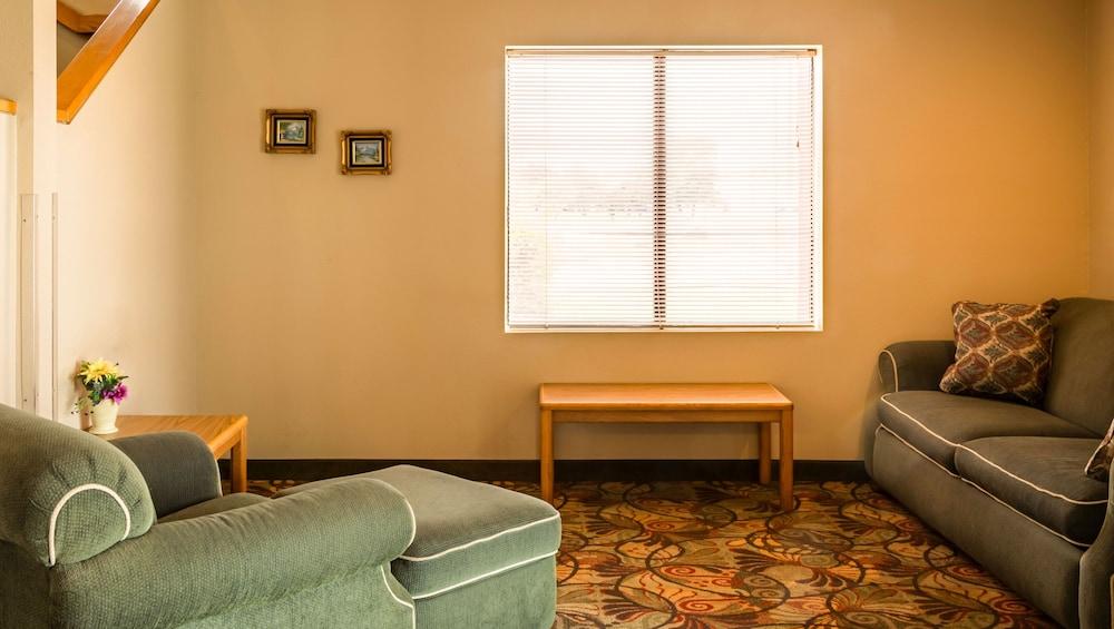 Oyo Hotel Lincoln Airport Ne, Hwy 80 Екстер'єр фото