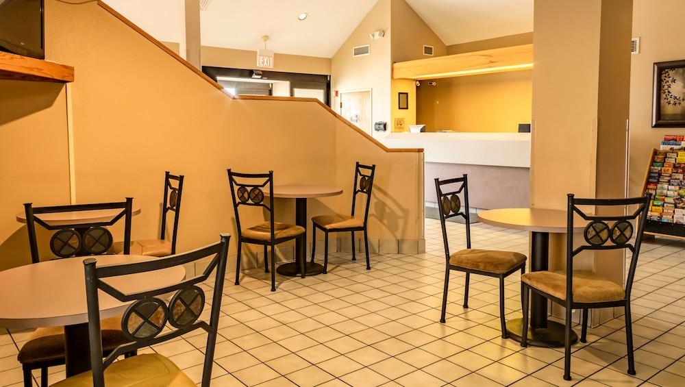 Oyo Hotel Lincoln Airport Ne, Hwy 80 Екстер'єр фото