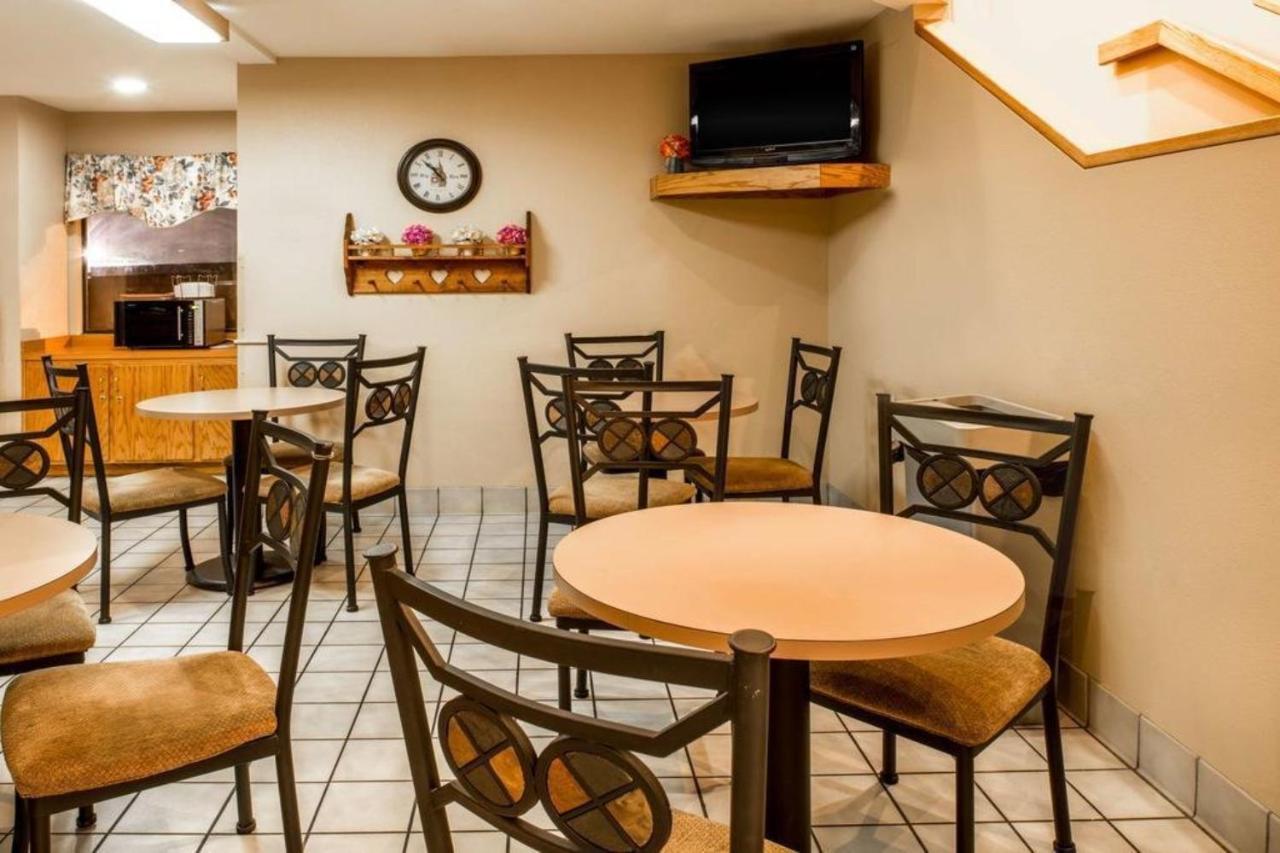 Oyo Hotel Lincoln Airport Ne, Hwy 80 Екстер'єр фото