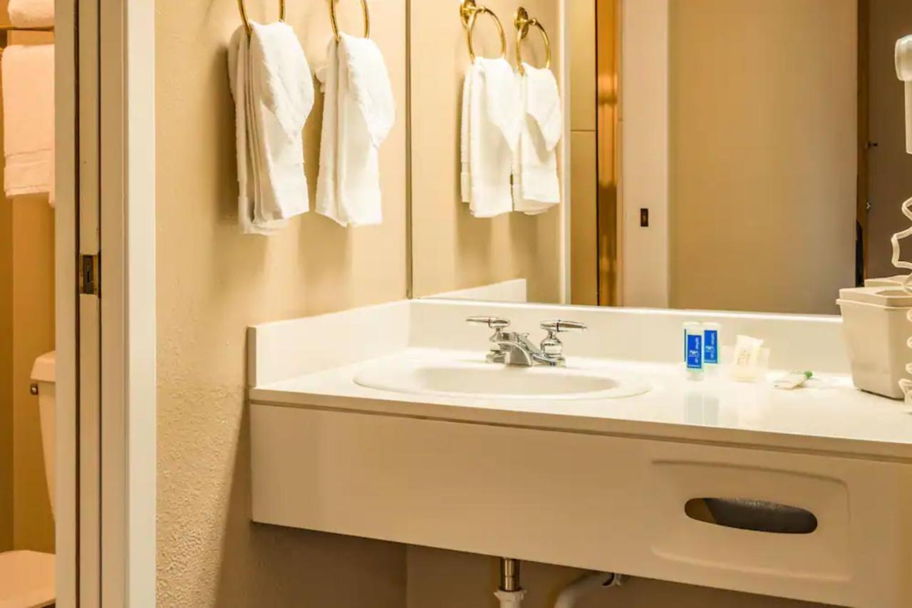Oyo Hotel Lincoln Airport Ne, Hwy 80 Екстер'єр фото