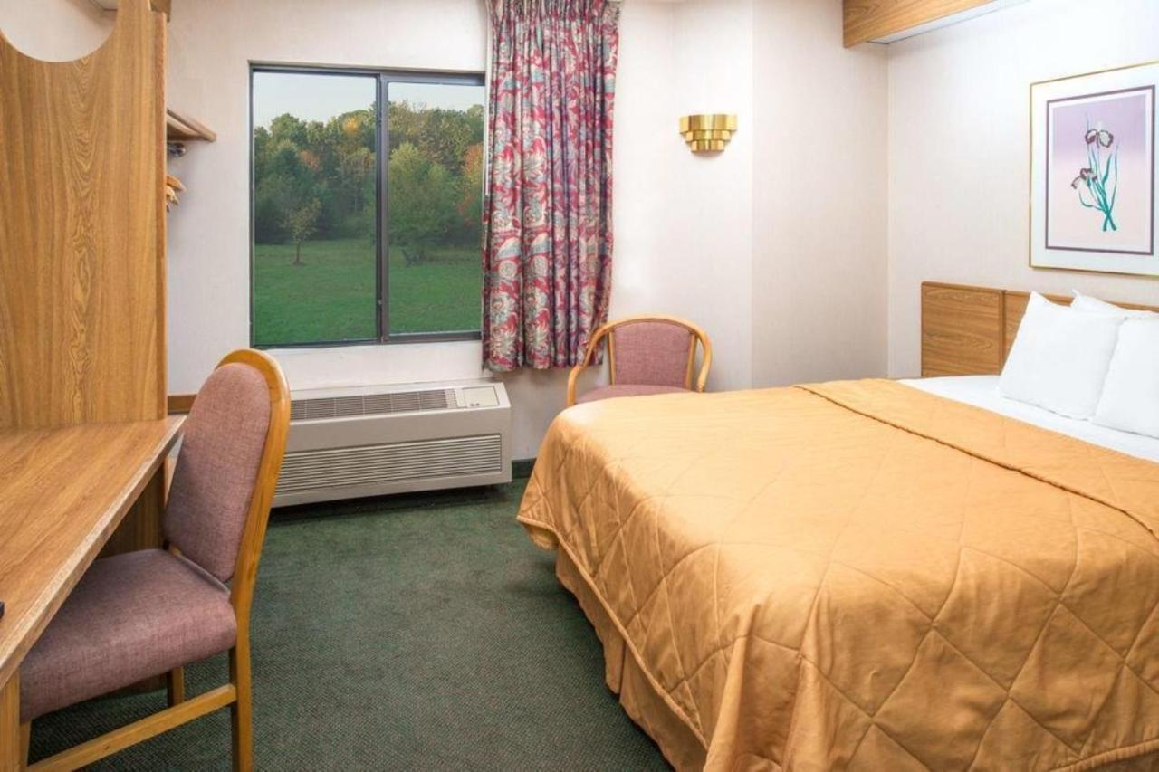 Oyo Hotel Lincoln Airport Ne, Hwy 80 Екстер'єр фото